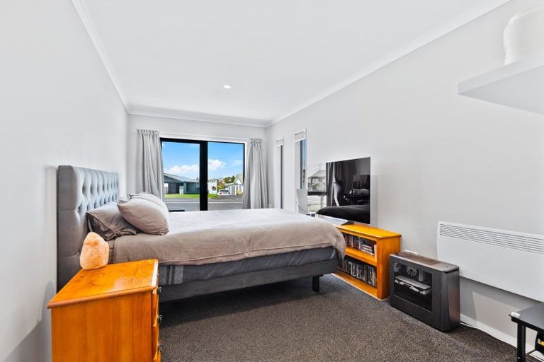 Photo of property in 50 Garton Drive, Massey, Auckland, 0614