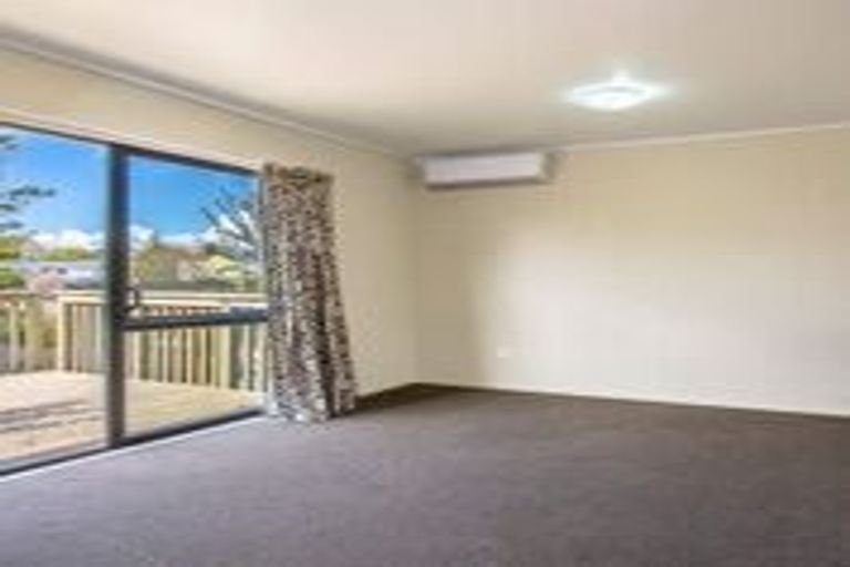 Photo of property in 323 Pakuranga Road, Pakuranga Heights, Auckland, 2010