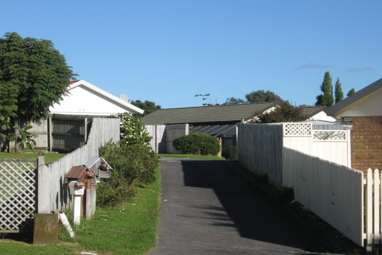Photo of property in 2/12 Bernina Place, Weymouth, Auckland, 2103