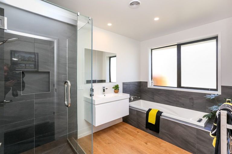 Photo of property in 1 Megaw Close, Whalers Gate, New Plymouth, 4310