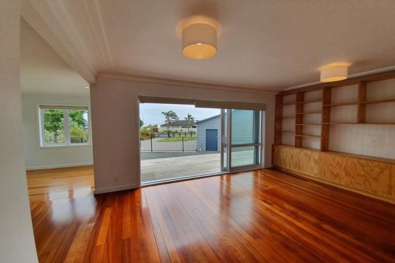 Photo of property in 21 Crispe Road, Clarks Beach, 2122