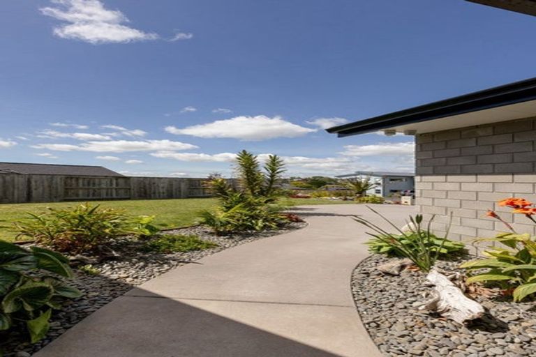 Photo of property in 12 Brendan Close, Omokoroa, 3114