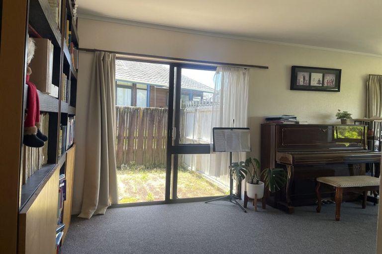 Photo of property in 24 Dianne Louise Drive, Half Moon Bay, Auckland, 2012