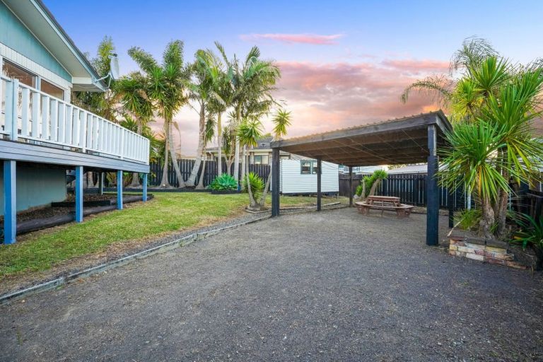 Photo of property in 5 Mckinley Road, Sunnyvale, Auckland, 0612