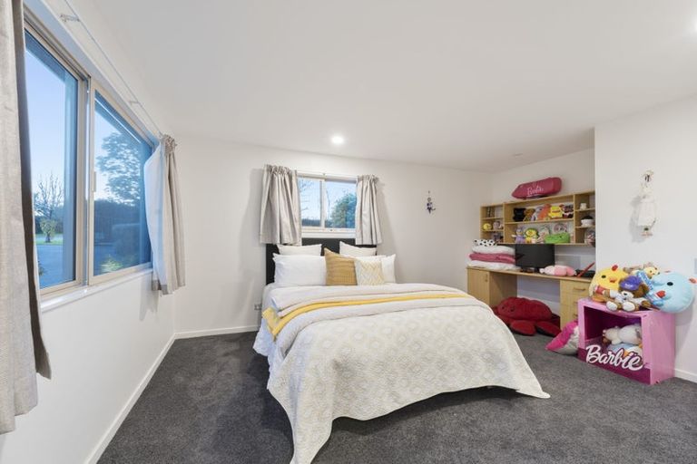 Photo of property in 9 Burgundy Park Avenue, Henderson, Auckland, 0612