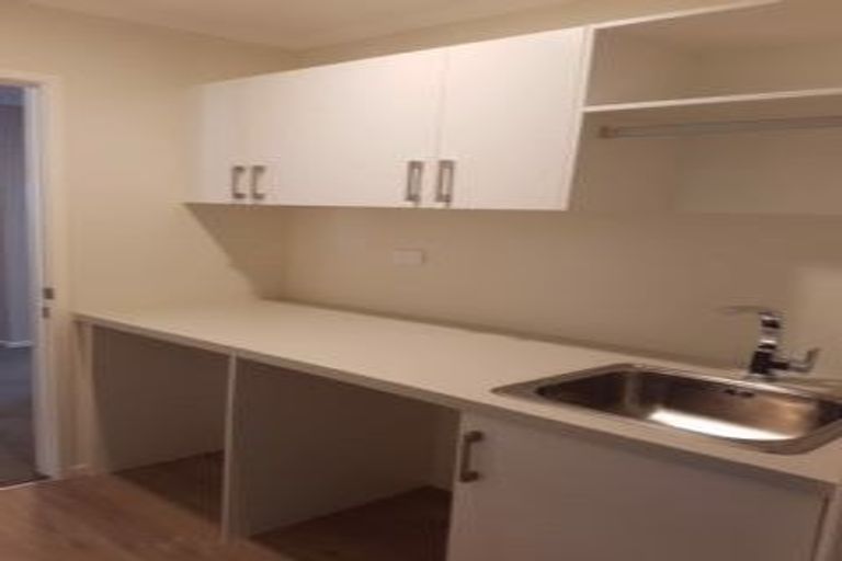 Photo of property in 5 Oakmont Crescent, Waiwhakaiho, New Plymouth, 4312