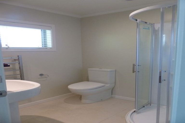 Photo of property in 19 Kakariki Grove, Waikanae, 5036