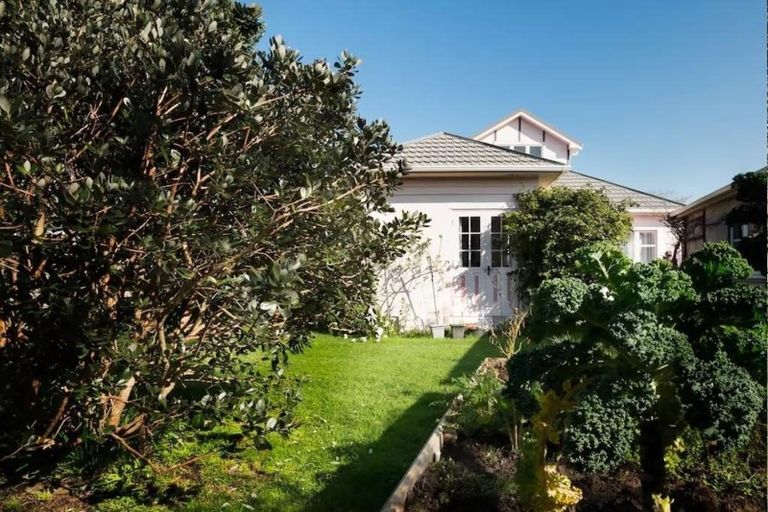 Photo of property in 4 Rangiora Street, Woburn, Lower Hutt, 5010