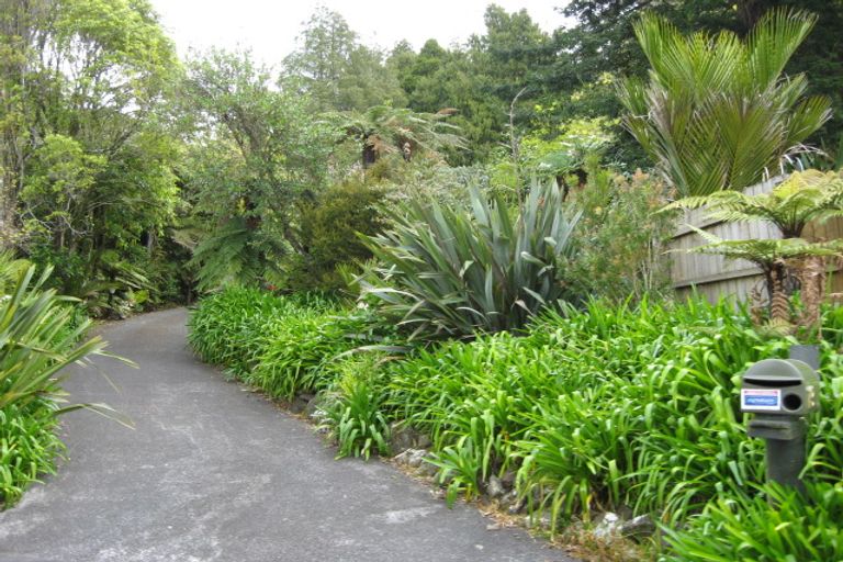 Photo of property in 13 Bush Road, Waiatarua, Auckland, 0604