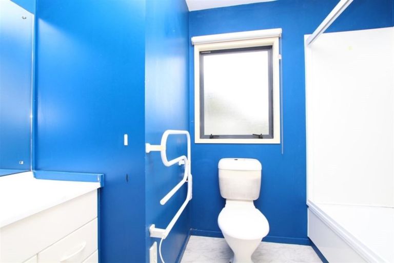 Photo of property in 59 Dress Circle, Newlands, Wellington, 6037