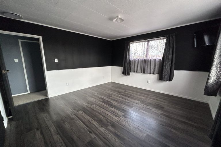 Photo of property in 13 Farwood Drive, Henderson, Auckland, 0612