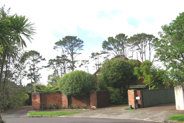 Photo of property in 24 Blundell Place, Chatswood, Auckland, 0626