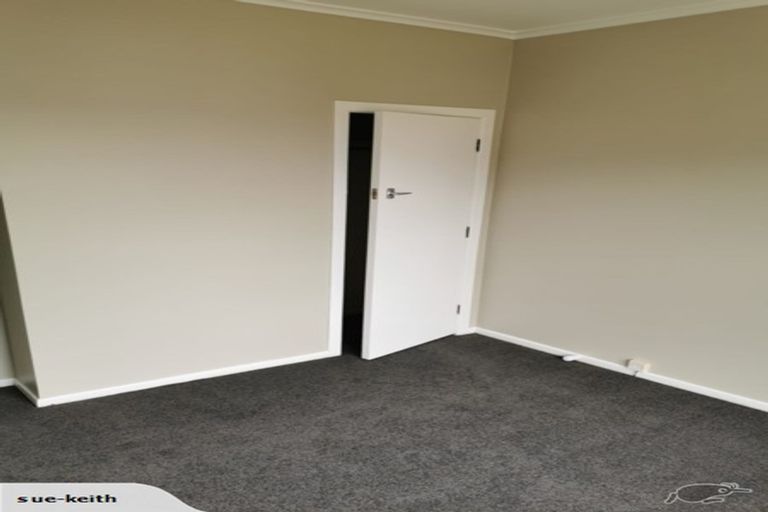 Photo of property in 2/27 Holland Road, Hillcrest, Auckland, 0627