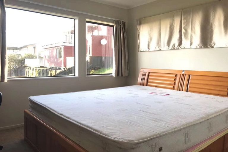 Photo of property in 3/431 East Coast Road, Mairangi Bay, Auckland, 0630