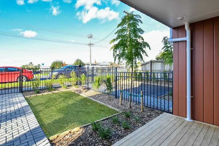 Photo of property in 2/644 Te Atatu Road, Te Atatu Peninsula, Auckland, 0610