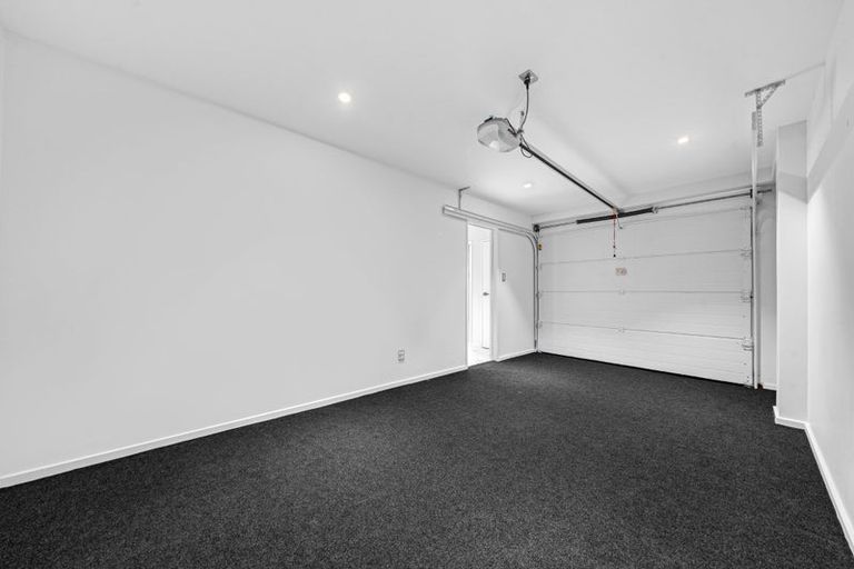 Photo of property in 21 Meritage Lane, Te Atatu South, Auckland, 0610