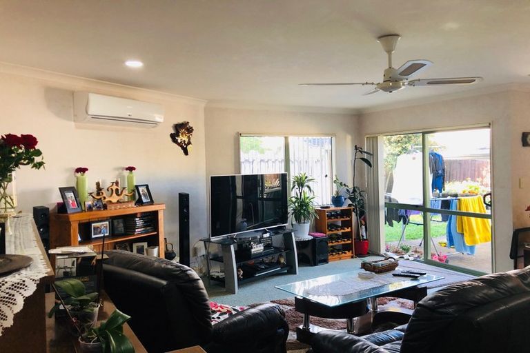 Photo of property in 23a Lisa Rise, Half Moon Bay, Auckland, 2012