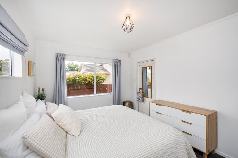 Photo of property in 21 Dalfield Place, Highbury, Palmerston North, 4412