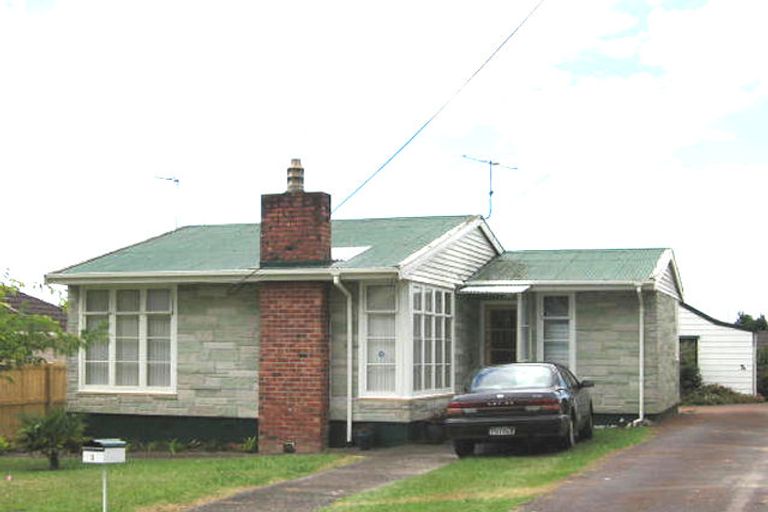 Photo of property in 1/3 Kaweka Street, New Lynn, Auckland, 0600