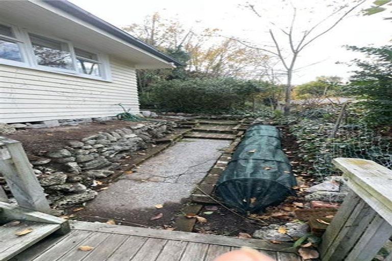 Photo of property in 22 Milton Road, Bluff Hill, Napier, 4110