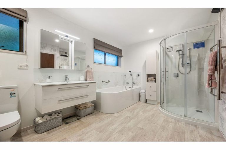 Photo of property in 14 Talltree Avenue, Avonhead, Christchurch, 8042