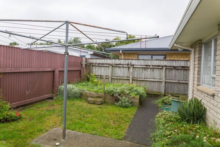 Photo of property in 5 Gladstone Street, Dannevirke, 4930