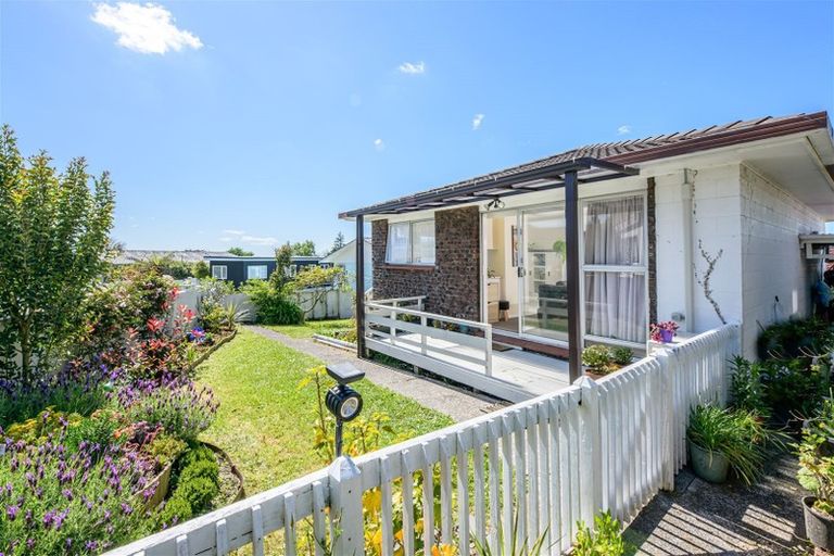 Photo of property in 2/27 Spence Road, Henderson, Auckland, 0612