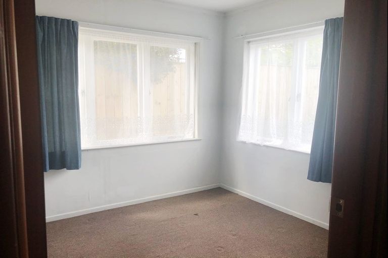 Photo of property in 3 Trinidad Road, Sunnynook, Auckland, 0620