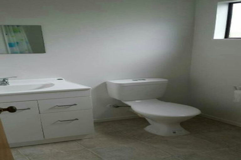 Photo of property in 12 Exmouth Road, Northcote, Auckland, 0627