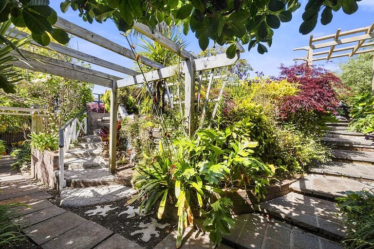 Photo of property in 29 Nevada Drive, Merrilands, New Plymouth, 4312