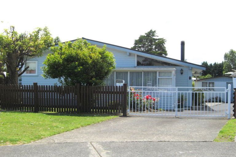 Photo of property in 33 Tarata Crescent, Mangere Bridge, Auckland, 2022
