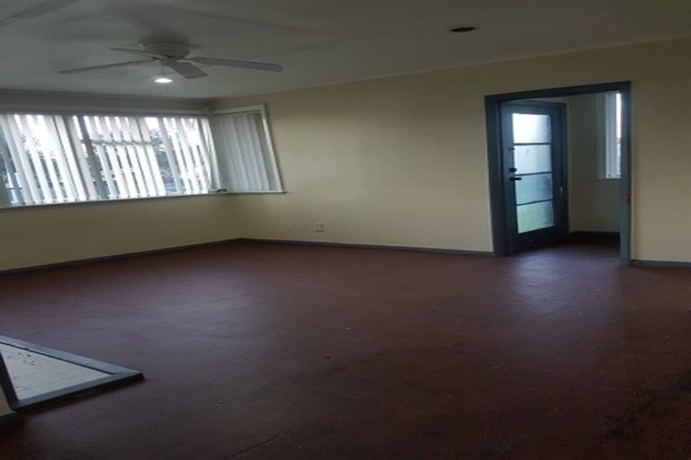 Photo of property in 1 Salas Place, Papakura, 2110