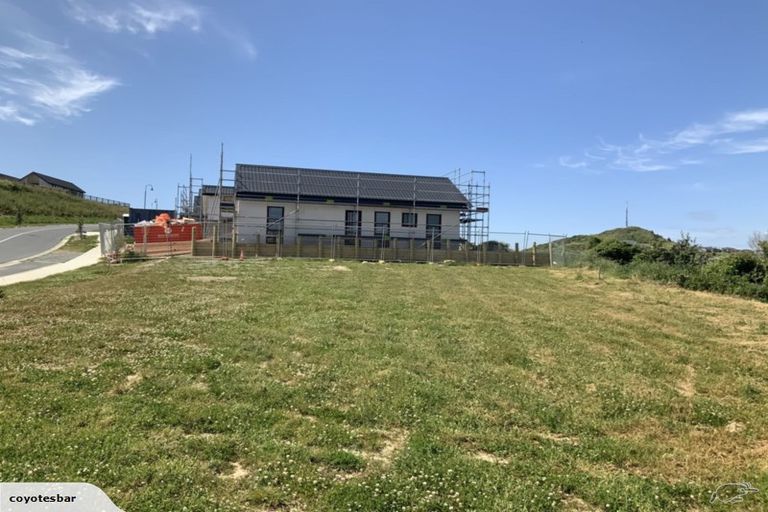 Photo of property in 17 Queen Charlotte Drive, Aotea, Porirua, 5024