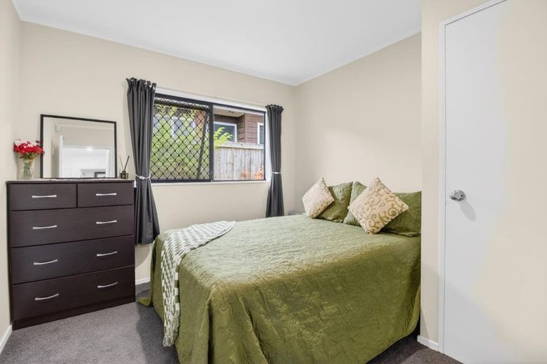 Photo of property in 2/19 Sailfish Drive, West Harbour, Auckland, 0618