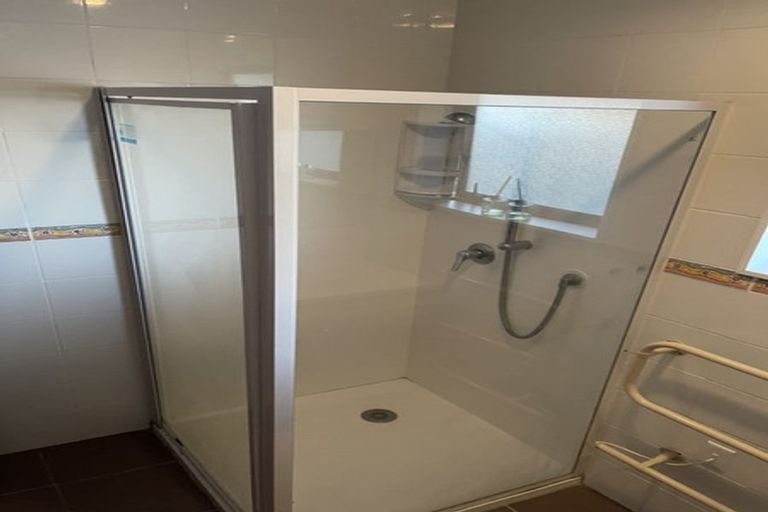 Photo of property in 116 Edgewater Drive, Pakuranga, Auckland, 2010