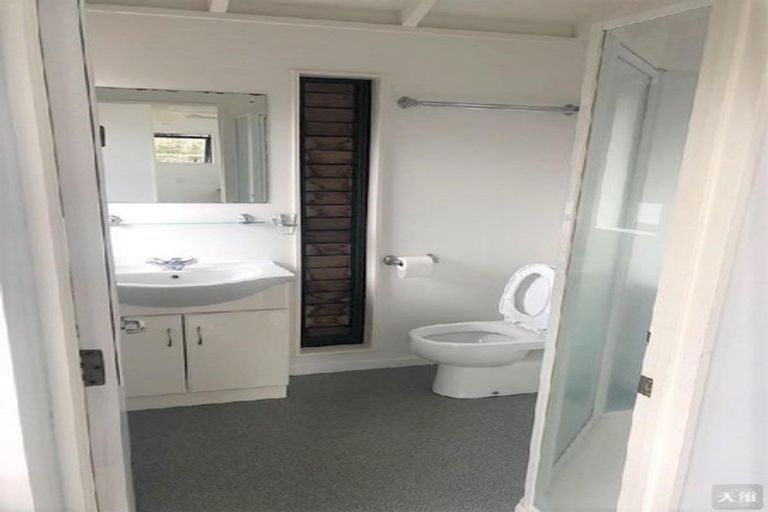 Photo of property in 58 Gladstone Road, Northcote, Auckland, 0627