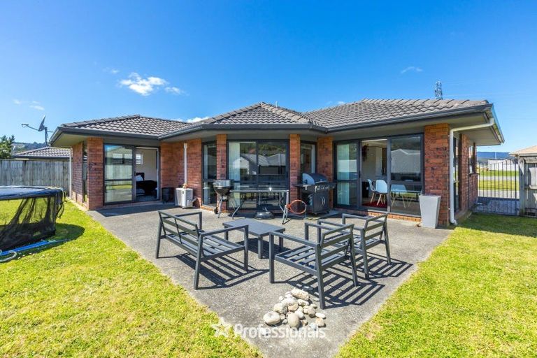 Photo of property in 9 Percy Kinsman Crescent, Riverstone Terraces, Upper Hutt, 5018