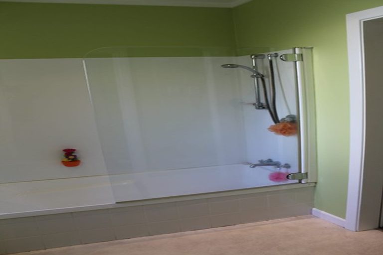 Photo of property in 21 Mexted Terrace, Tawa, Wellington, 5028