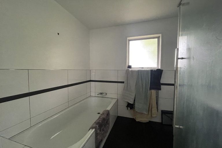 Photo of property in 26 Totaravale Drive, Totara Vale, Auckland, 0629