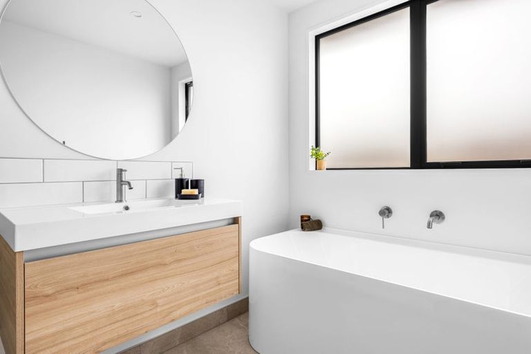 Photo of property in 1 Greig Crescent, Amberley, 7481