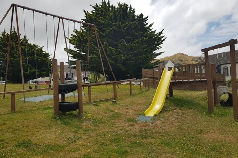 Photo of property in 27 Hollydale Grove, Churton Park, Wellington, 6037