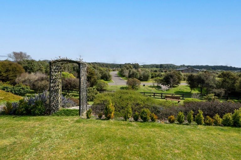 Photo of property in 16 Lacebark Drive, Kinloch, Taupo, 3377