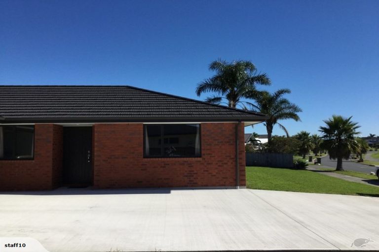 Photo of property in 12 O'farrell Drive, One Tree Point, 0118