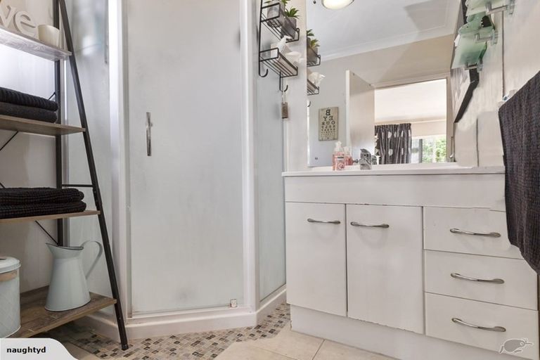 Photo of property in 21a Madison Place, Forrest Hill, Auckland, 0620