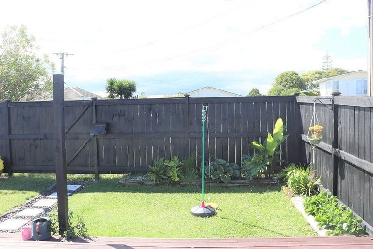 Photo of property in 45 Totara Road, Te Atatu Peninsula, Auckland, 0610