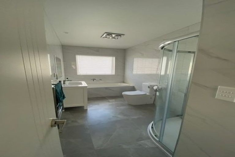 Photo of property in 138 Arran Point Parade, Orewa, 0931