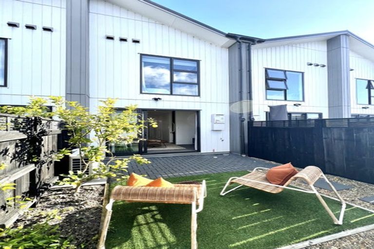 Photo of property in 60 Manarini Road, Westgate, Auckland, 0614