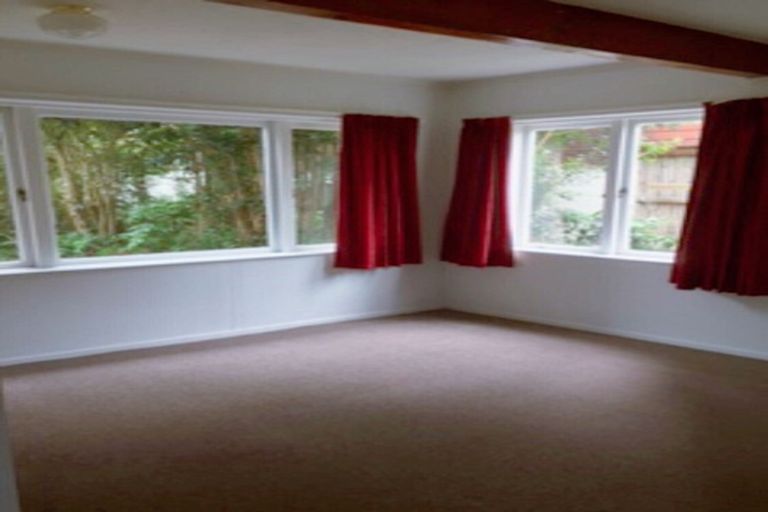 Photo of property in 3 Trinidad Road, Sunnynook, Auckland, 0620