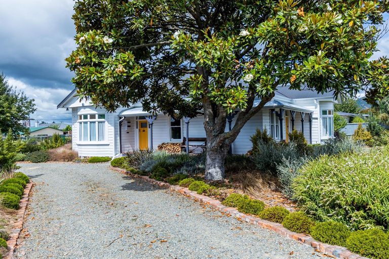 Photo of property in 43 Rhodes Street, Waimate, 7924