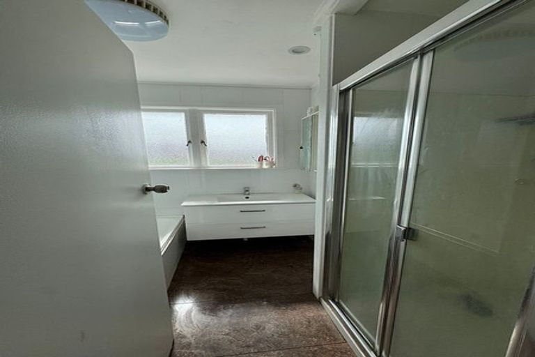 Photo of property in 152 Ennis Avenue, Pakuranga Heights, Auckland, 2010